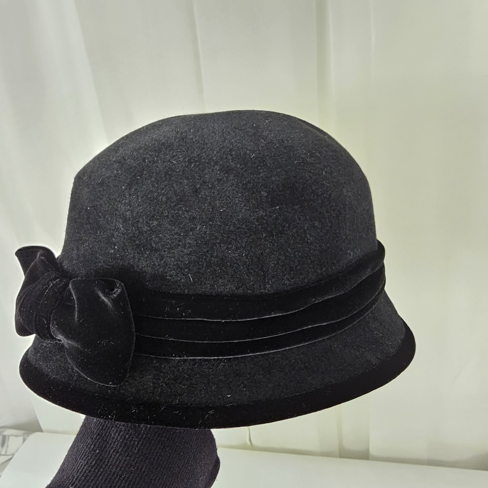 Vintage Marzi Dark Charcoal Gray Wool Felt Cloche Hat With Black Velvet Bow